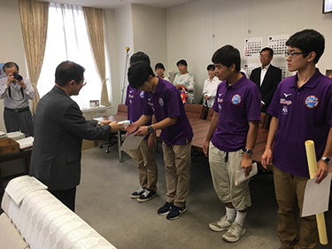 表敬訪問の様子1